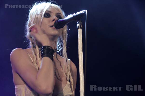 THE PRETTY RECKLESS - 2011-06-08 - PARIS - Le Trianon - 